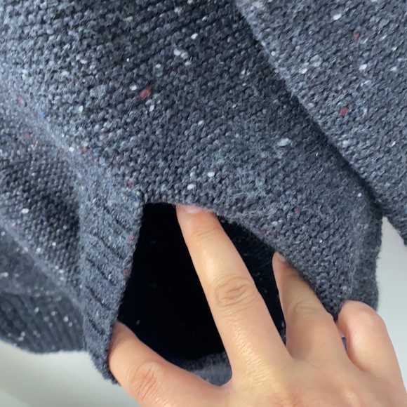 AE quality sweater with hood - Picture 6 of 8